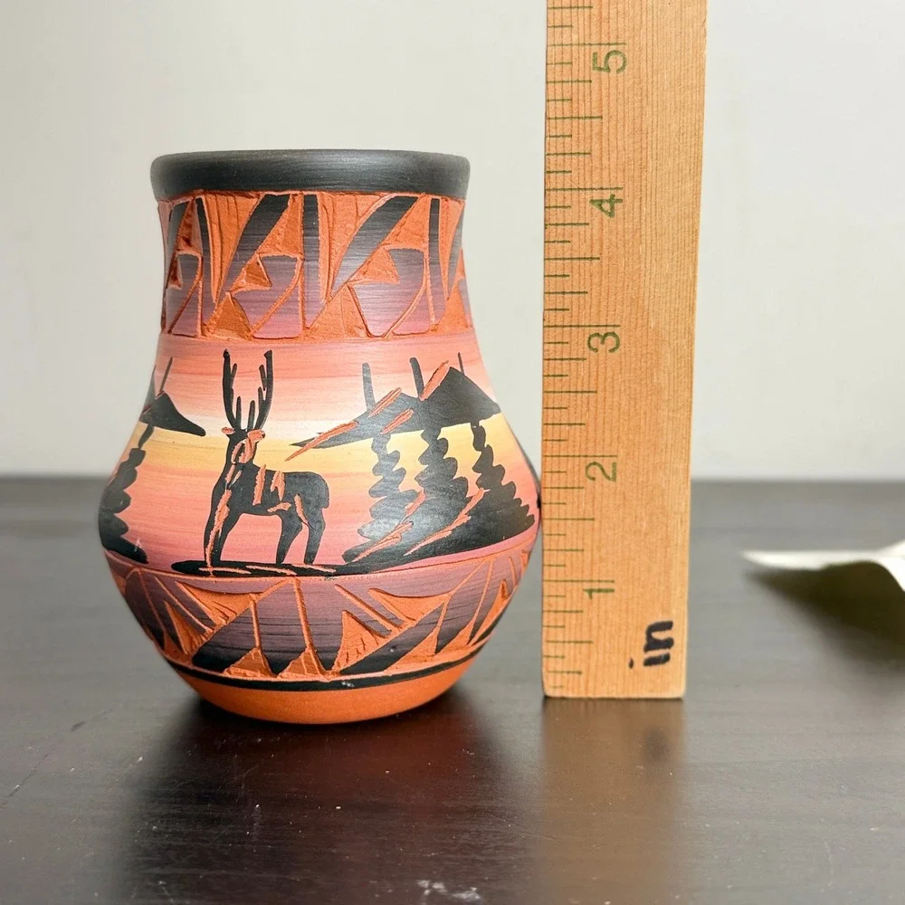 Red Earth Pottery Artist Signed Navajo Native American Hand Painted Vase 4.5